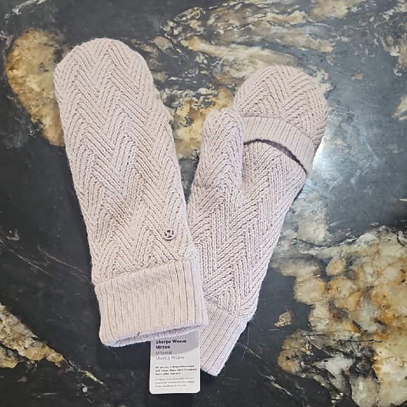 lululemon athletica Accessories - Rare Lululemon Sherpa Weave Mittens